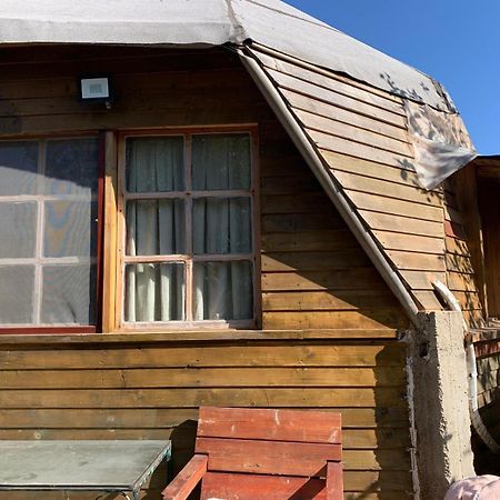 בקתת עץ בחורש במנות - דום גיאודזי - Wooden Cabin In Manot Экстерьер фото