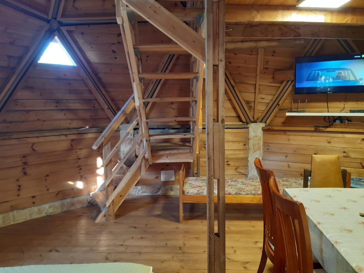 בקתת עץ בחורש במנות - דום גיאודזי - Wooden Cabin In Manot Экстерьер фото