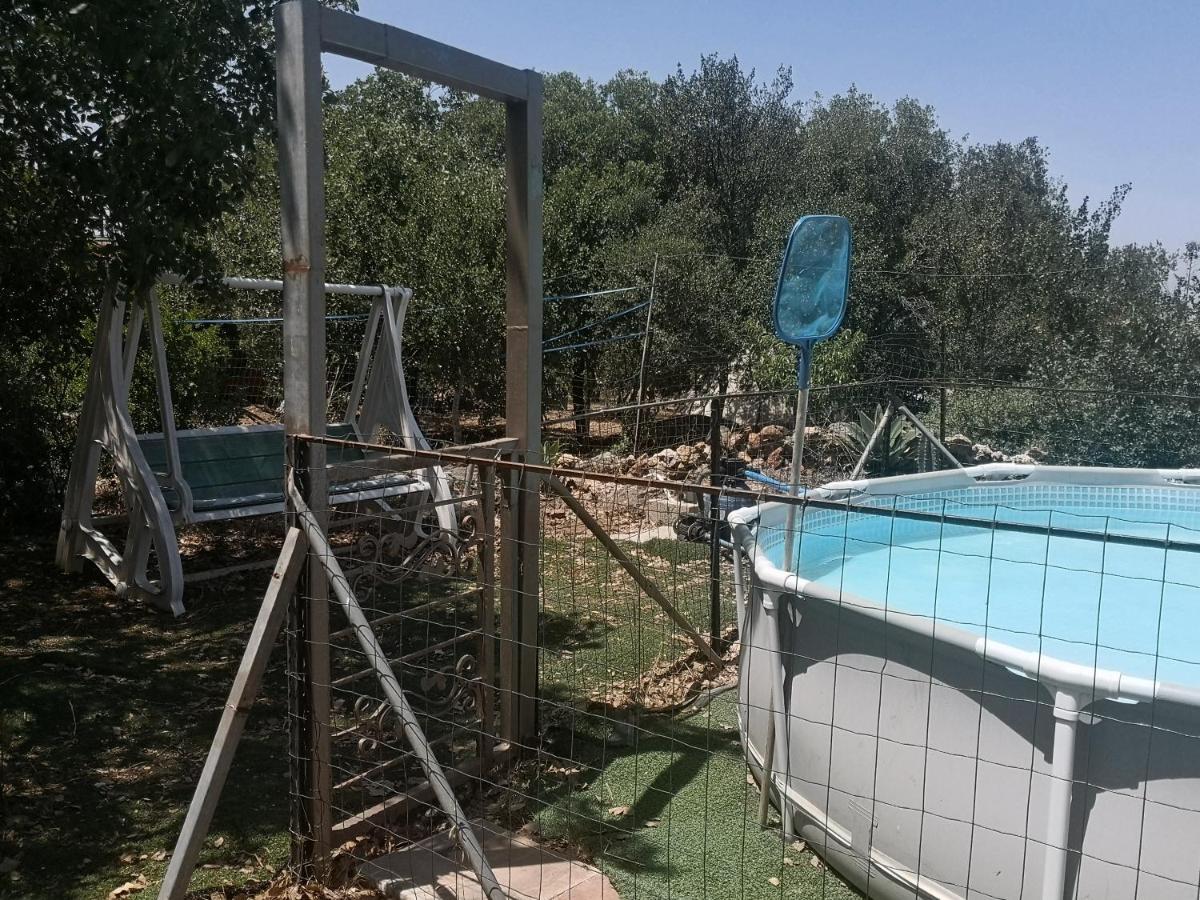 בקתת עץ בחורש במנות - דום גיאודזי - Wooden Cabin In Manot Экстерьер фото