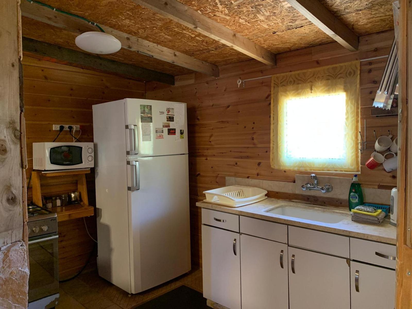 בקתת עץ בחורש במנות - דום גיאודזי - Wooden Cabin In Manot Экстерьер фото