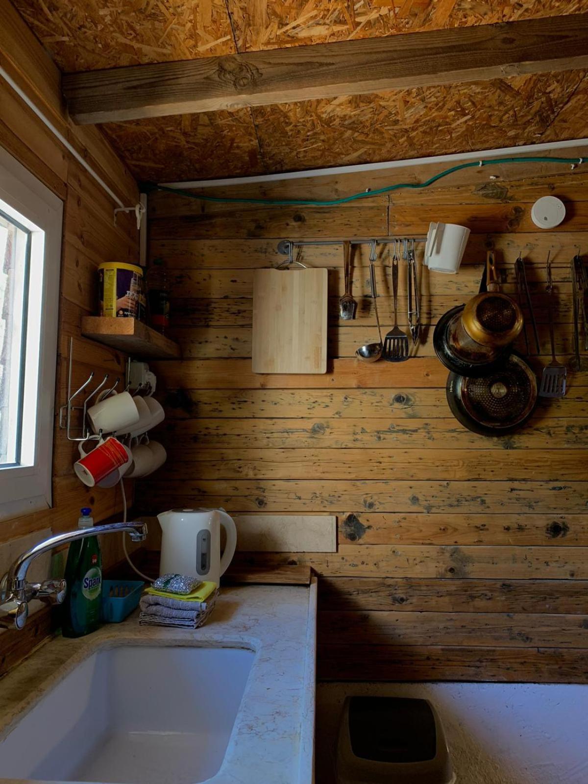 בקתת עץ בחורש במנות - דום גיאודזי - Wooden Cabin In Manot Экстерьер фото
