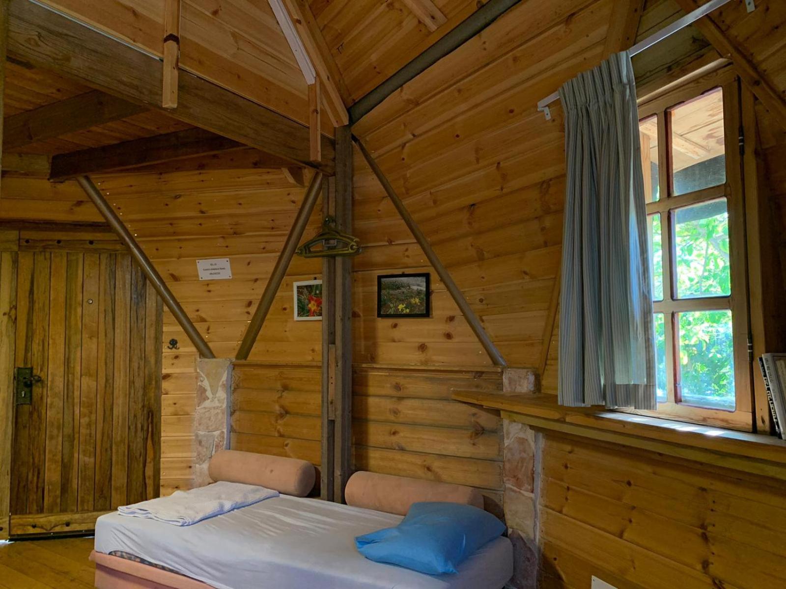 בקתת עץ בחורש במנות - דום גיאודזי - Wooden Cabin In Manot Экстерьер фото