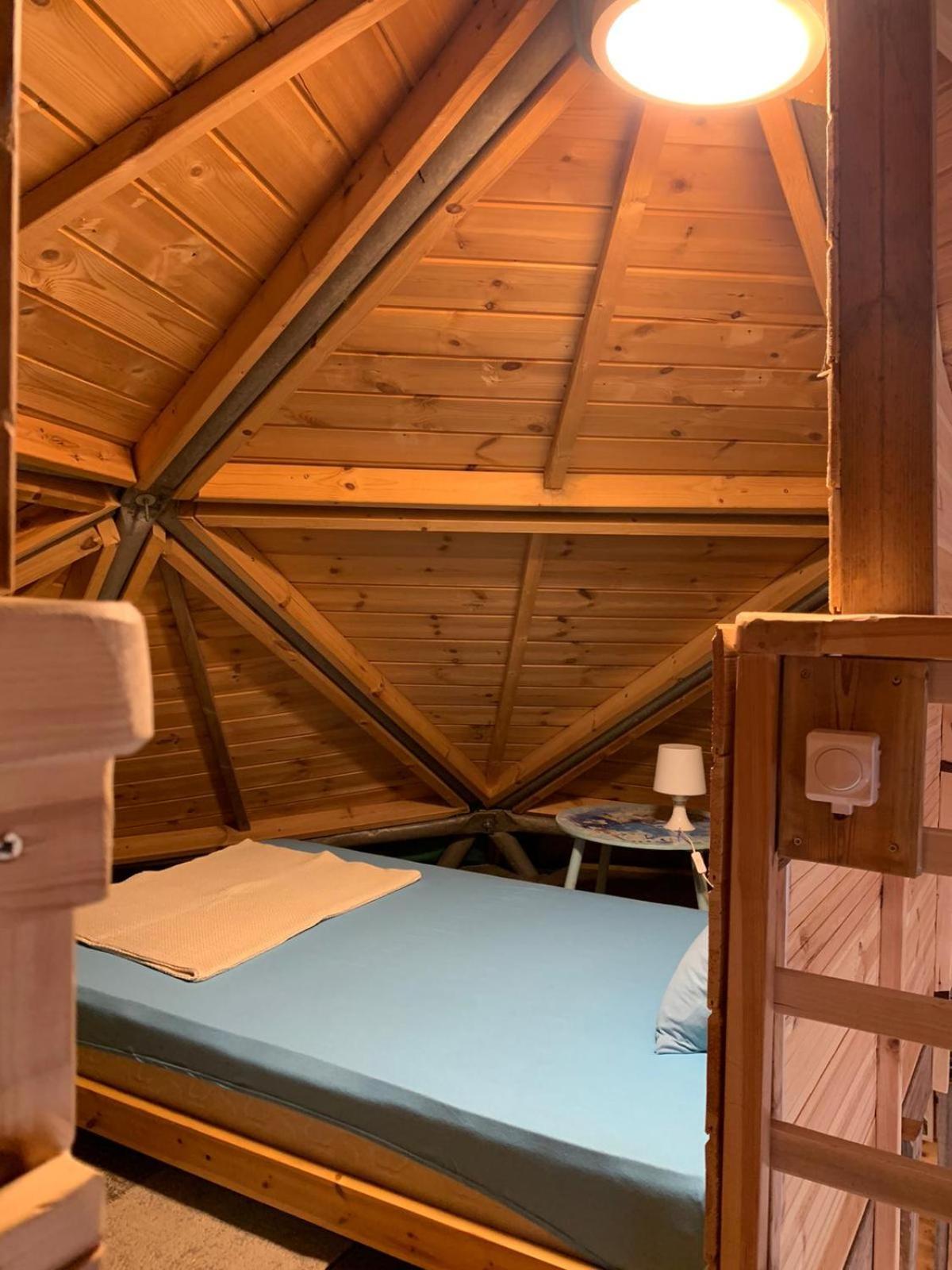 בקתת עץ בחורש במנות - דום גיאודזי - Wooden Cabin In Manot Экстерьер фото